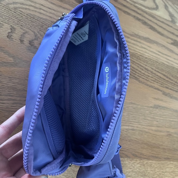 Lululemon Everywhere belt bag 1L - Picture 3 of 4